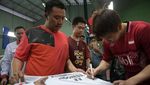 Kalahkan Menpora, Berujung Makan Nasi Kotak Bersama