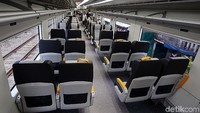 Total perjalanan kereta Bandara Internasional Soekarno-Hatta dari Sudirman Baru dan Stasiun Bandara Soetta Hatta mencapai 82 perjalanan per hari.