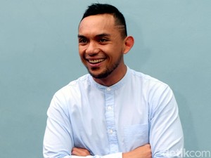 Mantan Pacar Ucapkan Selamat ke Rina Nose yang Telah Bertunangan