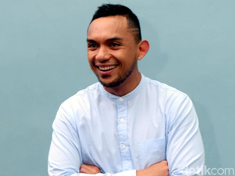 Fakhrul Razi: Berhijab atau Nggak, Kamu Tetap Rina Nose yang Baik Fakhrul Razi: Berhijab atau Nggak, Kamu Tetap Rina Nose yang Baik