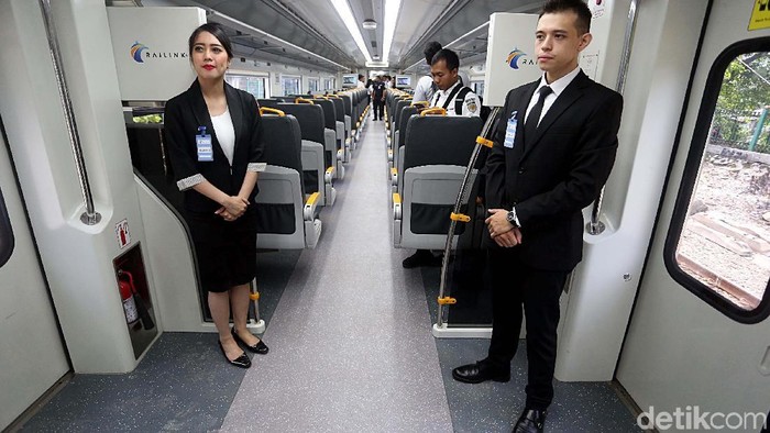 PT Railink, melakukan ujicoba kereta Bandara Soekarno-Hatta. Dari Stasiun Sudirman Baru, kereta meluncur dengan nyaman dan memakan waktu 55 menit.