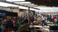 Warga meminta majelis hakim Pengadilan Negeri Jakarta Pusat (PN Jakpus) membangun kembali Kampung Akuarium. Foto: Sidang di Kampung Akuarium (Wildan-detikcom)