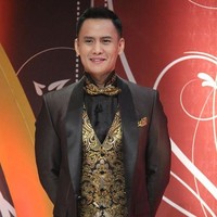 Choky Sitohang dikenal sebagai seorang pembawa acara dan juga seorang aktor yang memiliki kharisma khas orang Batak. Foto: Instagram