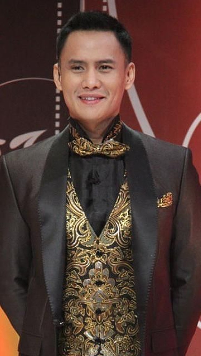 Choky Sitohang dikenal sebagai seorang pembawa acara dan juga seorang aktor yang memiliki kharisma khas orang Batak. Foto: Instagram