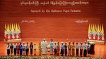 Foto: Momen Paus Fransiskus Bertemu Suu Kyi di Myanmar