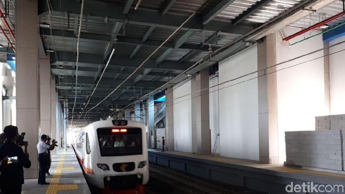 Kerennya Stasiun dan Kereta Baru Bandara Soekarno-Hatta