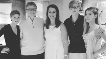 Dan Jennifer juga sering sekali memajang foto bersama orang tua dan adik-adiknya. Foto: Instagram