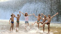 Tukad Unda merupakan salah satu spot prawedding di Bali. Aliran airnya berasal dari Tukad Telaga Waja yang bersumber di kaki Gunung Agung. (Jehan/dTraveler)