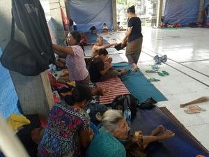 Basarnas Angkut 52 Warga Gunung Agung yang Ogah Dievakuasi