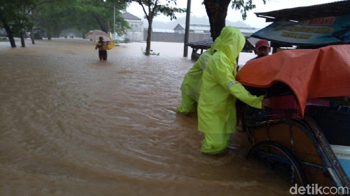 Korban Banjir dan Longsor di Pacitan Bertambah, 8 Orang Hilang