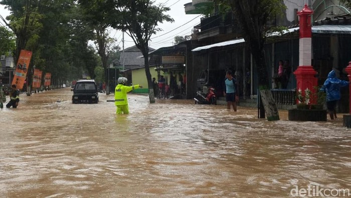 Banjir di Pacitan, Tiga Warga Dilaporkan Hanyut