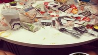 Chrissy Teigen ternyata tak hanya suka memasak. Ia juga salah satu pecinta Taco. Hal ini terlihat dari unggahan fotonya yang memamerkan setumpuk bungkusan taco. Foto: Istimewa