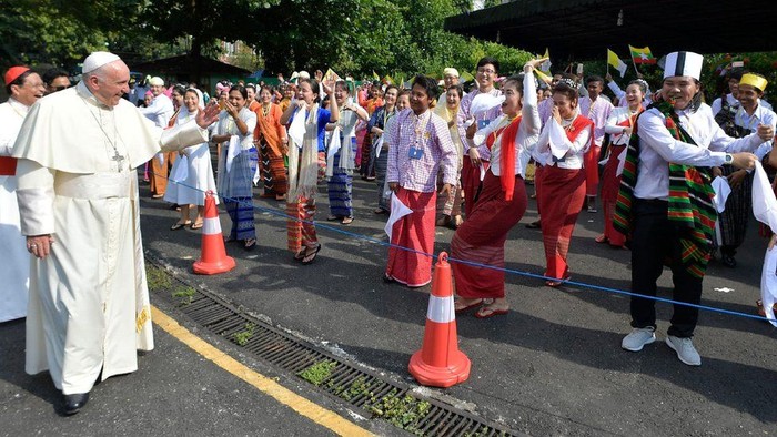 Apakah Paus Fransiskus Akan Sebut Rohingya di Myanmar?