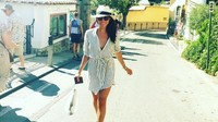 Saat liburan, Meghan juga sering berkeliling dengan gaya casual yang santai. Berpakaian sederhana saja Meghan tampak begitu cantik (meghanmarkle/Instagram)