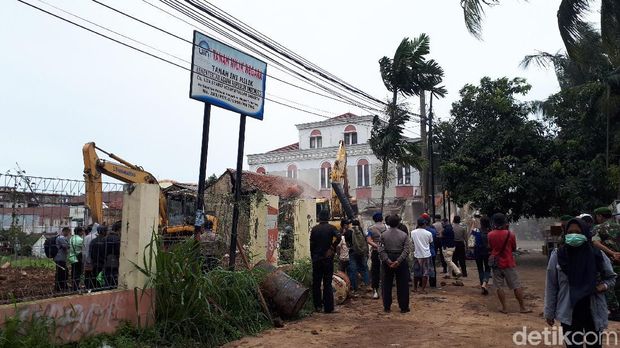 Tempati Lahan Kampus UIN Jakarta, 14 Rumah Dibongkar
