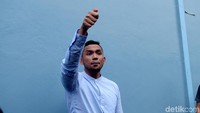 Tapi dengan tegas penyanyi asal Brunei ini membantah tuduhan itu. Ia menghormati keputusan Rina melepas jilbab. Foto: Fakhrul Razi (NOEL)
