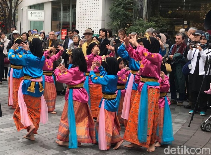 Menikmati Indonesia Day di Stasiun Kereta Api Tokyo