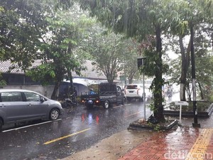 Hujan Deras Kembali Melanda Kota Yogyakarta Siang Ini