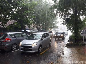 Peringatan Dini BMKG: Yogya Hujan Lebat dengan Petir-Angin Siang Ini