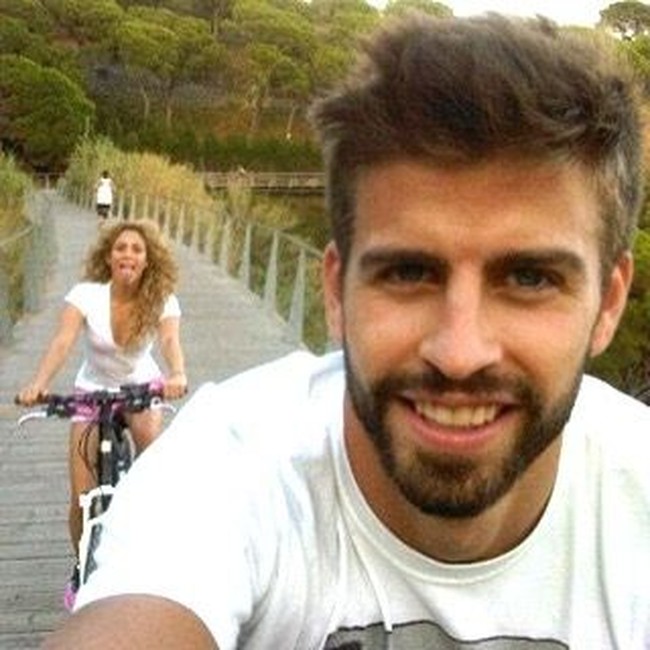 Bersepeda juga menjadi olahraga favorit sejoli ini. Dari percintaan mereka, Shakira dan Gerard Pique dikaruniai dua putra, Milan Pique Mebarak dan Sasha Pique Mebarak. (Foto: instagram/shakira)