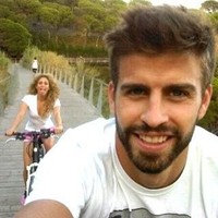 Bersepeda juga menjadi olahraga favorit sejoli ini. Dari percintaan mereka, Shakira dan Gerard Pique dikaruniai dua putra, Milan Pique Mebarak dan Sasha Pique Mebarak. (Foto: instagram/shakira)