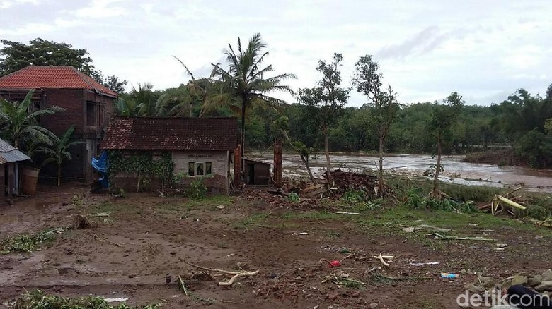 Satu Rumah di Bantul Hanyut Terbawa Luapan Sungai Oya Satu Rumah di Bantul Hanyut Terbawa Luapan Sungai Oya