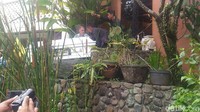 Sebelumnya, jenazah Bondan berada di Rumah Sakit Harapan Kita, Jakarta Barat. RS itu juga menjadi tempat terakhir Bondan dirawat sebelum meninggal dunia pada 09.30 WIB. (Samsudhuha Wildansyah/detikcom)