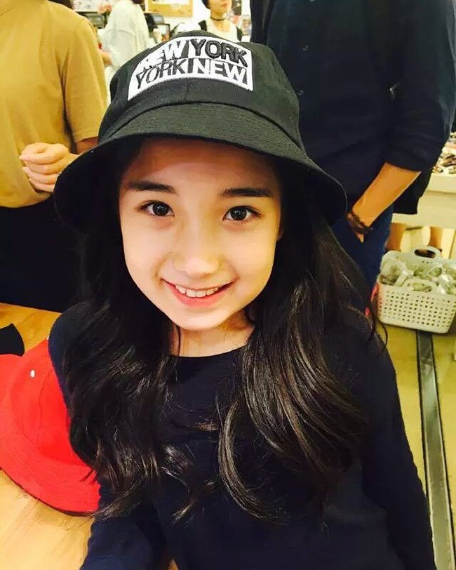 Aleyna Yilmaz mendapat julukan Ulzzang kids atau salah satu anak tercantik di Korea. Anak blasteran Korea-Turki ini kerap kali muncul di acara Real Kids Story Rainbow. Foto: Instagram