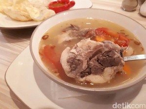 Boen Kitchen: Makan Siang Enak dengan Sop Buntut Empuk Berkuah Gurih