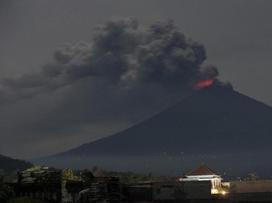 Jokowi Minta Warga Dekat Gunung Agung Mengungsi