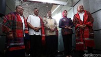 Wakil Ketua Umum KONI Suwarno foto bersama Sekda Aceh Dermawan dan Wakil Gubernur Sumatera Utara Nur Marpaung.