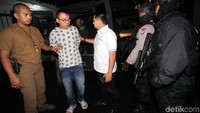 Para tersangka dibawa ke Mapolda Metro Jaya untuk dihadirkan dalam rilis.