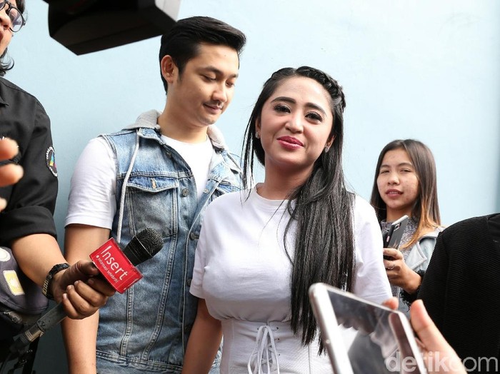 Gara-gara Kasus Terobos Jalur TransJ, Dewi Persik Batal Bulan Madu