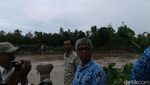 Foto: Sri Sultan HB X Cek Jembatan di Bantul yang Jebol karena Banjir