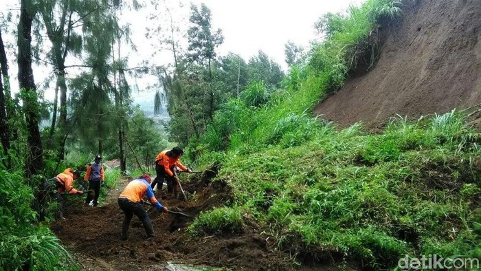Tanah Longsor Menutup Akses Sejumlah Titik Jalan di Boyolali