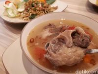 Boen Kitchen: Makan Siang Enak dengan Sop Buntut Empuk Berkuah Gurih