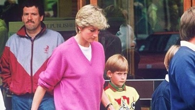 Throwback! Kedekatan Pangeran Harry Kecil dengan sang Bunda, Putri Diana