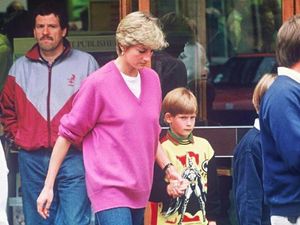 Throwback! Kedekatan Pangeran Harry Kecil dengan sang Bunda, Putri Diana