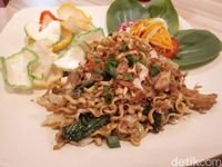 Boen Kitchen: Makan Siang Enak dengan Sop Buntut Empuk Berkuah Gurih