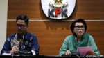 Foto: KPK Tunjukkan Duit Cash Rp 4,7 M dari OTT di Jambi