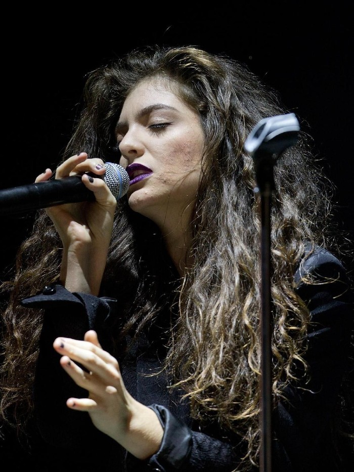 Lorde NEW YORK, NY - MARCH 10: Singer-songwriter Lorde performs on stage at Roseland Ballroom on March 10, 2014 in New York City. (Photo by Neilson Barnard/Getty Images)