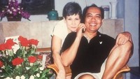 Wajah Bondan Winarno muda bersama sang istri yang diunggah oleh cucunya 3 hari sebelum ia wafat. (Dok. Instagram/saffronllewellyn)