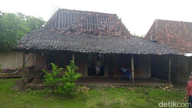  Genteng  Rumah Warga di Grobogan Berterbangan Dihempas 