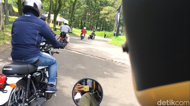 Menjajal Motor Sport Retro Kawasaki W175 Pertama Kali di Dunia