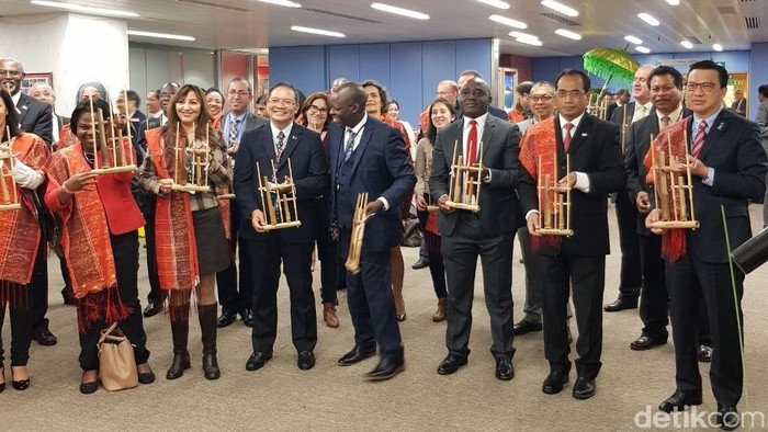 Saat Delegasi Negara IMO Asyik Bermain Angklung Bersama di London