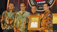 BTN memperoleh penghargaan Indonesia Best Banking Brand Award 2017 kategori Bank BUMN dengan Good Financial Performance dan Top 3 Complete Branding Product.