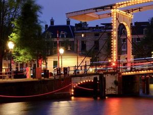 Karya Instalasi Ai Weiwei Mulai Bersinar di Amsterdam Light Festival