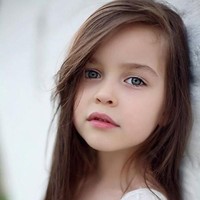 Alisa Bragina dikenal sebagai model Rusia yang fotonya telah banyak tampil di beberapa majalah. Gadis berusia 12 tahun ini sudah terjun di dunia modelling sejak dirinya berusia 5 tahun. Foto: Instagram