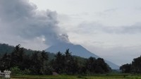  Bandara I Gusti Ngurah Rai Bali masih ditutup pagi ini melihat masih tingginya abu vulkanik dari erupsi Gunung Agung. (Foto: David Saut/detikcom)