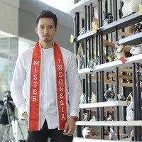 Gilbert Pangalila sebelumnya sukses memenangkan kontes Mister Indonesia 2017 yang digelar 13 Agusutus 2017, sehingga ia berhak mewakili Indonesia di Mister Supranational 2017. Foto: Instagram/gilbertpangalila